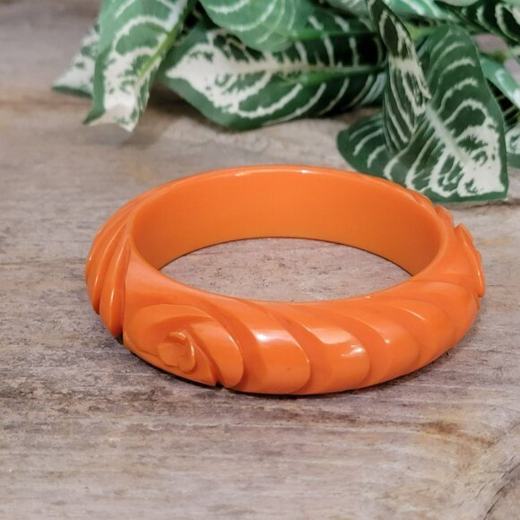 Vintage Carved Orange Bakelite Bangle Bracelet 3 Rosettes .75" Tested - Picture 2 of 11